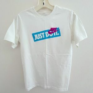 Girls Nike t-shirt